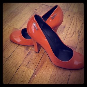 Gucci round toe pumps